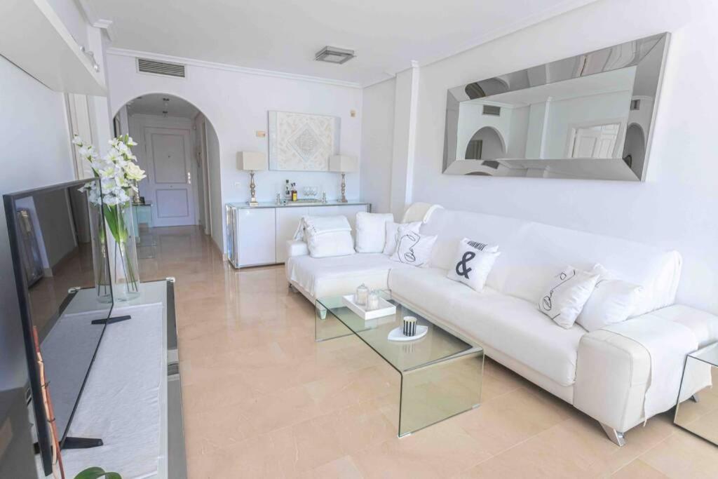 Apartamento Brigth Apartment/2bed/2bath/100m Beach/sea Views